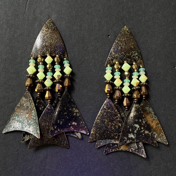 Vintage Uranium Bead Mixed Patina Metal Artisan Fringe Dangle Arrowhead Earrings - Picture 13 of 14